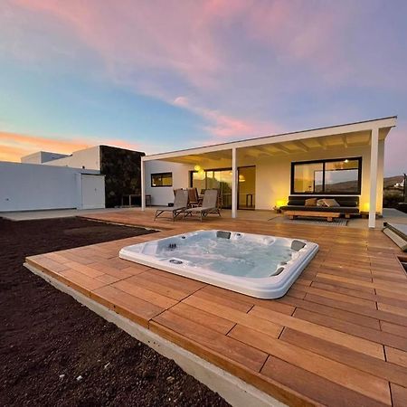 North Shore Villas Lajares, Manalari, Private Jacuzzi Luaran gambar