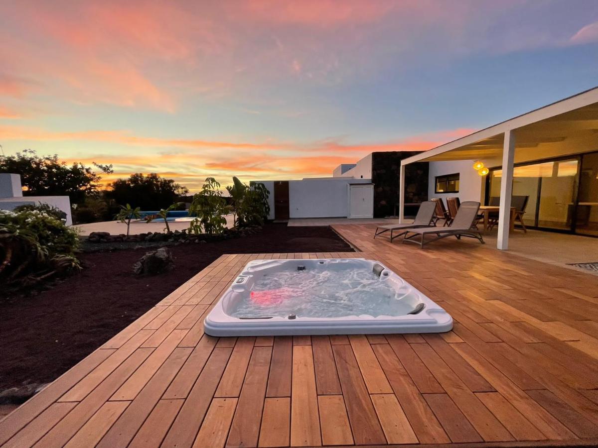 North Shore Villas Lajares, Manalari, Private Jacuzzi Luaran gambar